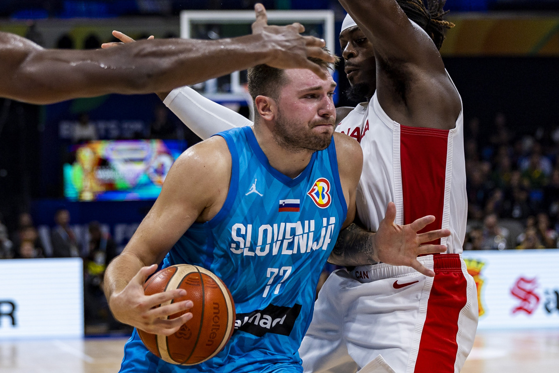 东契奇重要时刻战术调整，加拿大队带队取胜！